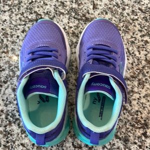 Saucony Girls Wind A/C Sneaker Size 11